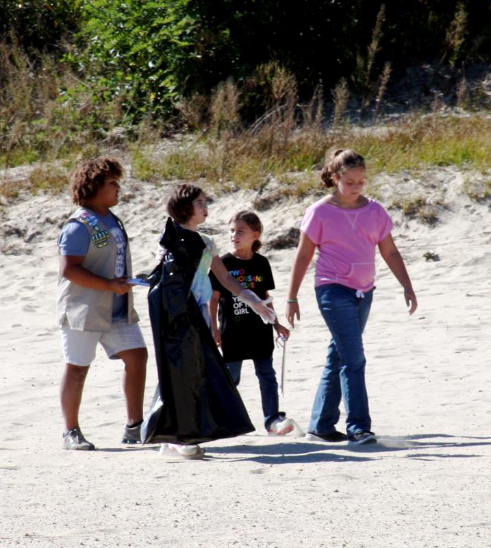 PHOTOS Girl Scouts Hit Onset Beach In Coastal Clean Up Wareham