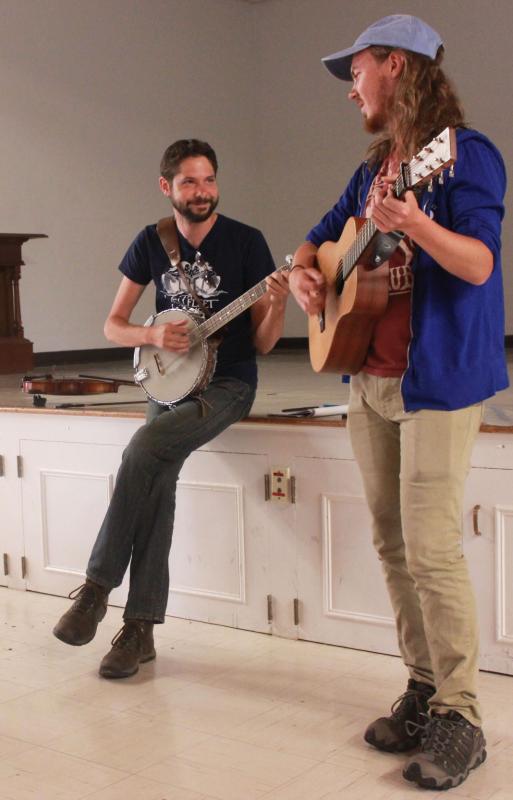 Mark Mandeville (left) and Mark Kilianski (right) play a free concert in the First Congregational Church on Tuesday night. BY ZARRIN TASNIM AHMED