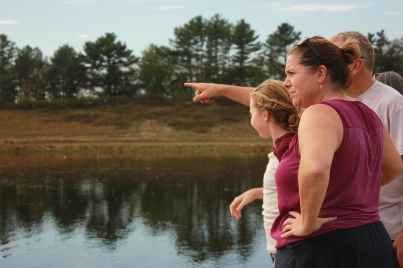 A D Makepeace Hosts First Cranberry Bog Tour Of The Season Wareham