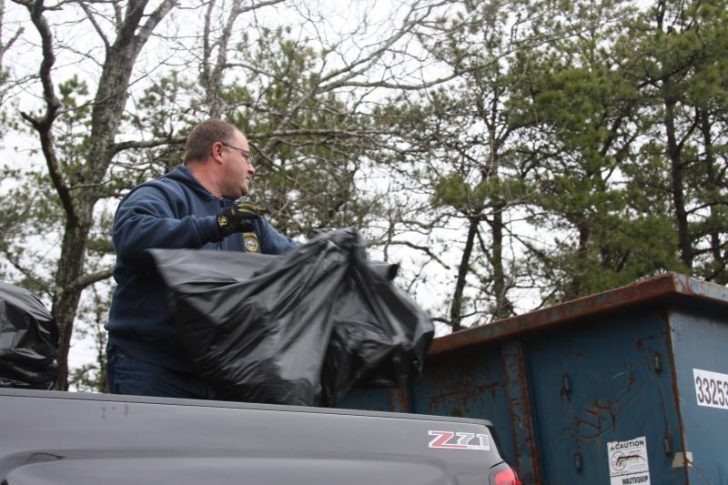 Harbormaster Garry Buckminster lends a hand on Saturday. Other Harbormaster Department employees joined the effort as well. BY MATTHEW BERNAT