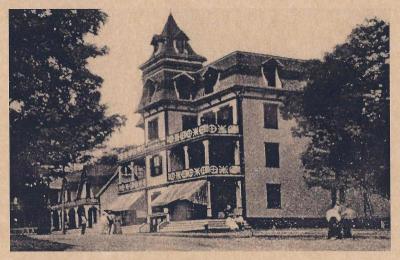 Wickets Inn has had several different names in the past, including The Mermaid and The Onset Boat House. This 1908 photo shows the inn before the dining room, bar, and restaurant were added off the right side of the building. COURTESY WICKETS INN