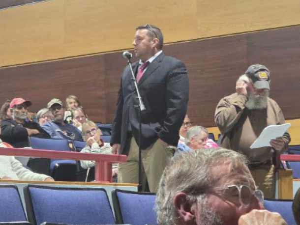 Scott Kraihanzel speaks at Town Meeting on Oct. 26. Photo by Tanvi Kulkarni