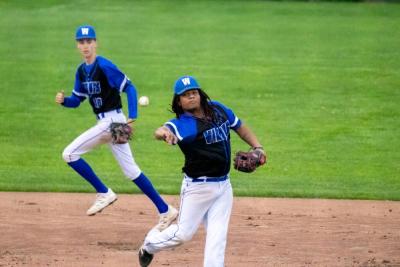 Will Hesse makes a throw to first.