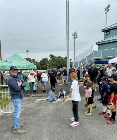 Greg Skomal teaching kids about sharks.