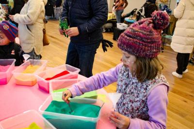 Abbie Silva making sand ornaments.