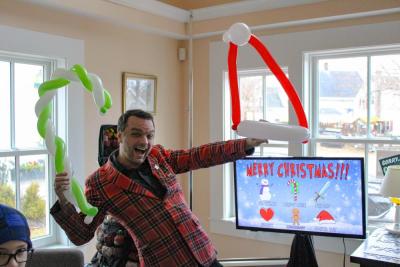 Whats poppin? Many children walked the streets with Christmas balloons.