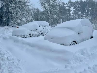 Snow piled high at Melissa Dodson's home. Photo source: Melissa Dodson 