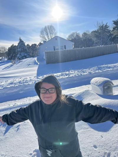 Tara Jones embracing the snow. Photo source: Tara Jones