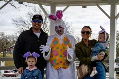 Kinsley and baby Avery with the easter bunny and their parents. 