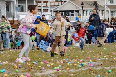 Kids hop to it to get the eggs.