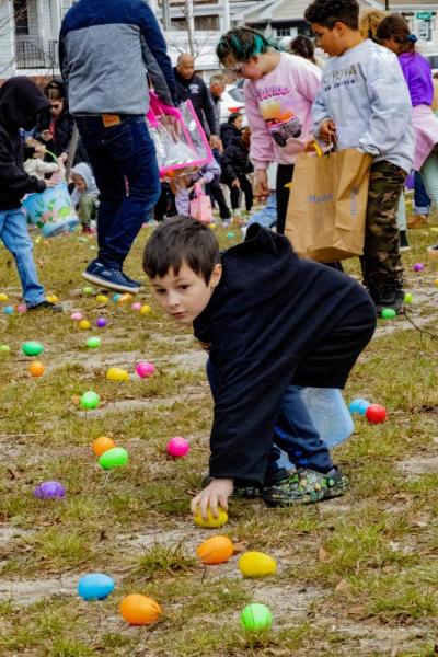 Eggcellent grabs all around for participants.
