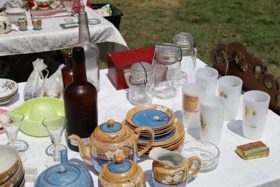 Kellogg's bottles and glassware. 