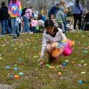 Harper Lee picks up eggs using her strategy. 