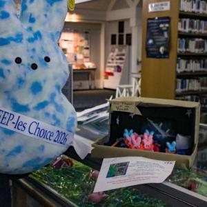 The Peep-les choice winner with its prize. 