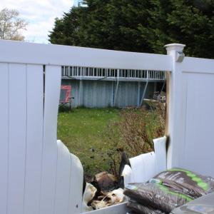 The melted fencing.