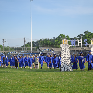 The students enter the commencement. 