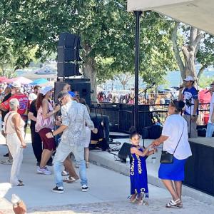 Visitors of all generation in front of the bandshell. Photo by Christian Uva